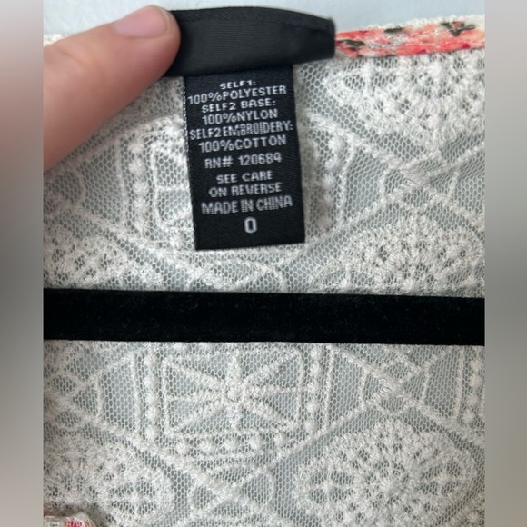 Torrid Sz Large White Pink Floral Ivory Lace Inset Chiffon Blouse Chasing Ditsy - Picture 5 of 7